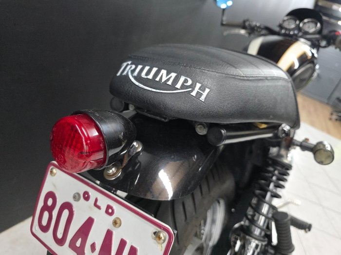 2010 TRIUMPH BONNEVILLE T100 White