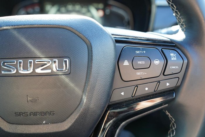2025 Isuzu D-MAX BLADE