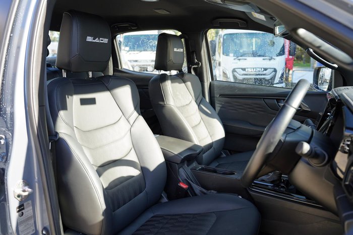 2025 Isuzu D-MAX BLADE