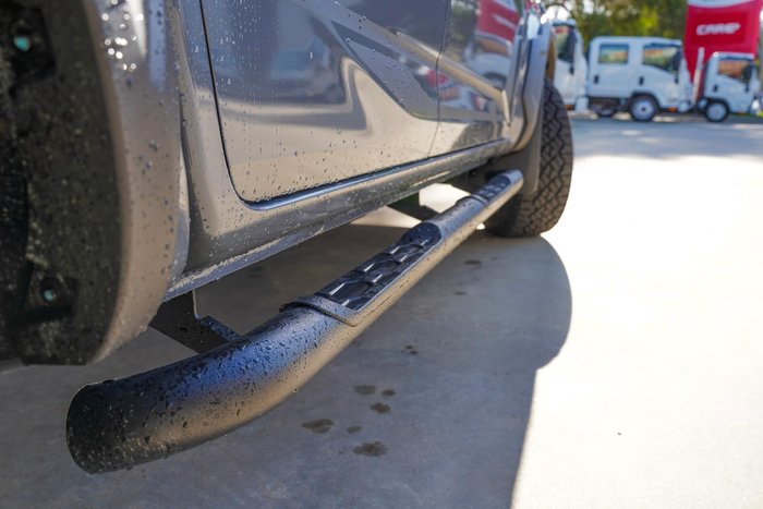 2025 Isuzu D-MAX BLADE