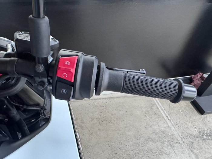 2024 HUSQVARNA VITPILEN 401 WHITE