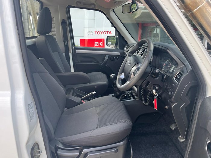 2022 Mahindra PIK-UP S6+ 4X4 Arctic White