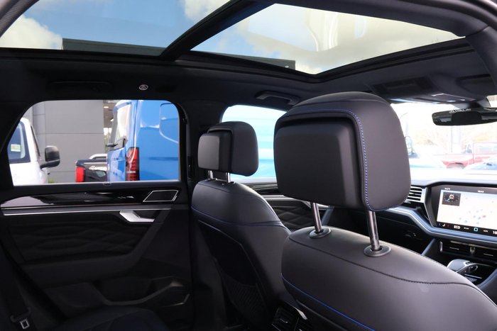 2025 Volkswagen Touareg R