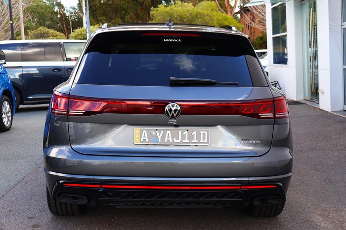 2025 Volkswagen Touareg R