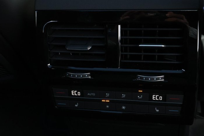 2025 Volkswagen Touareg R