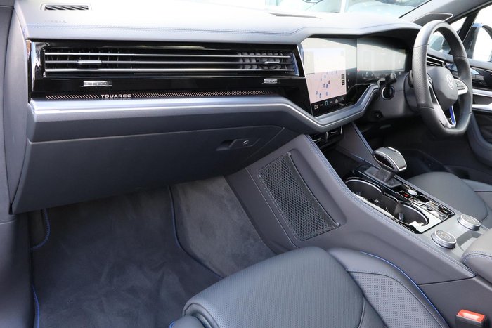 2025 Volkswagen Touareg R