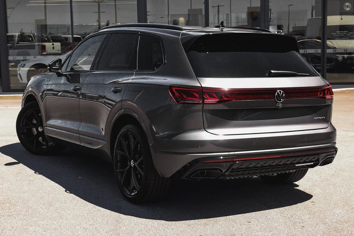 2025 Volkswagen Touareg R