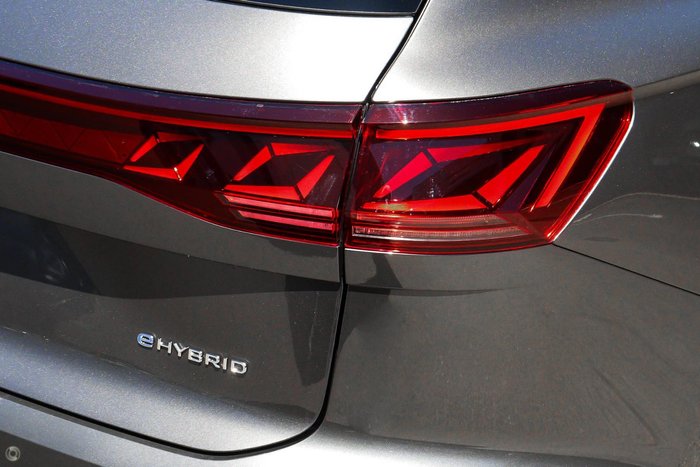 2025 Volkswagen Touareg R