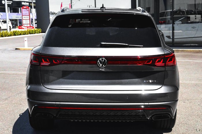 2025 Volkswagen Touareg R