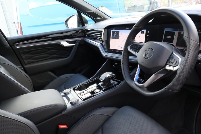 2025 Volkswagen Touareg R