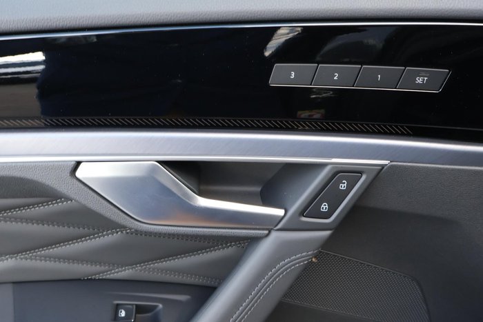 2025 Volkswagen Touareg R