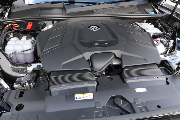 2025 Volkswagen Touareg R