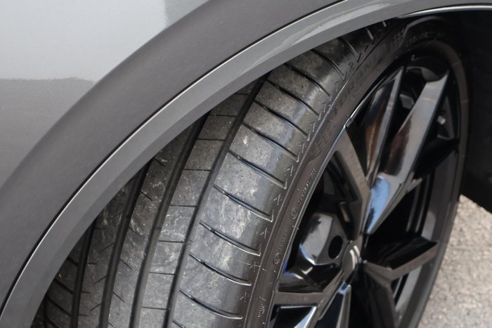 2025 Volkswagen Touareg R
