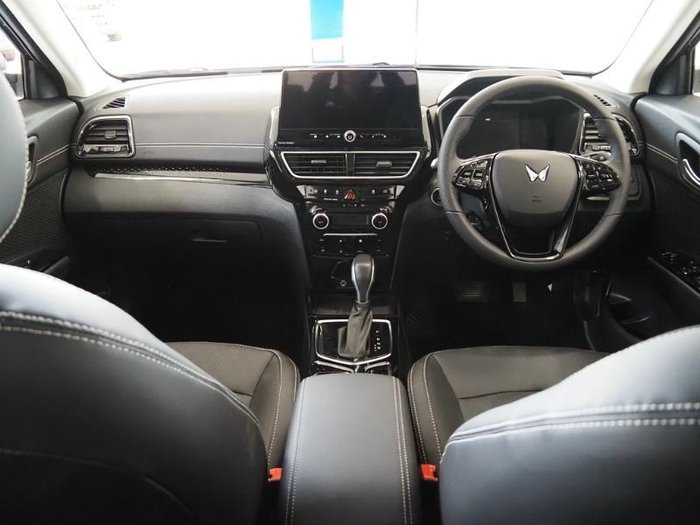 2025 Mahindra XUV3XO AX7L