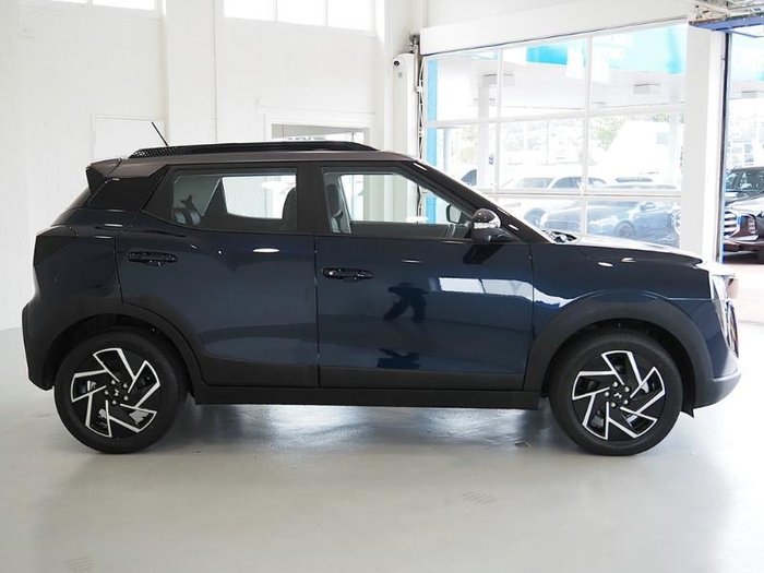 2025 Mahindra XUV3XO AX7L