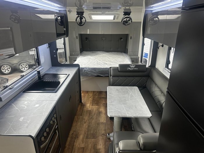 2022 Majestic Navigator 21Ft Club Lounge