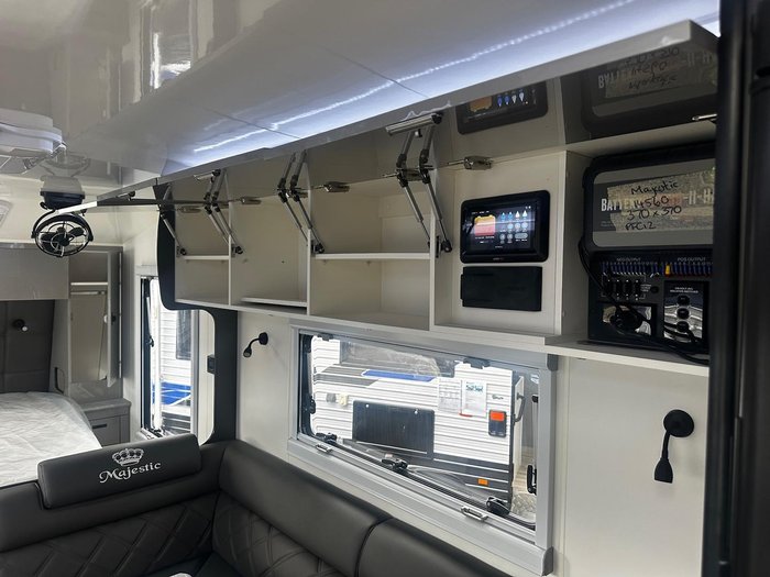 2022 Majestic Navigator 21Ft Club Lounge