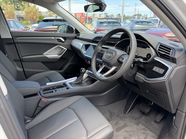 2025 Audi Q3 35 TFSI S line edition