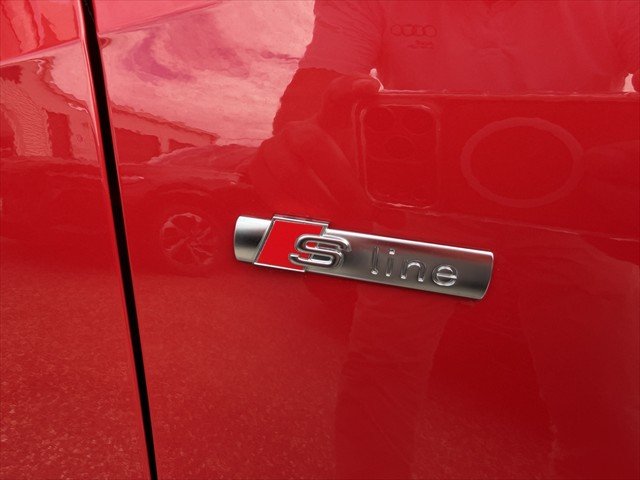 2025 Audi Q2 35 TFSI S line edition