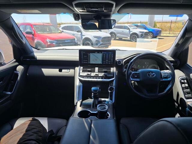 2021 Toyota LANDCRUISER LC300 3.3L V6 DSL VX 7 Seats