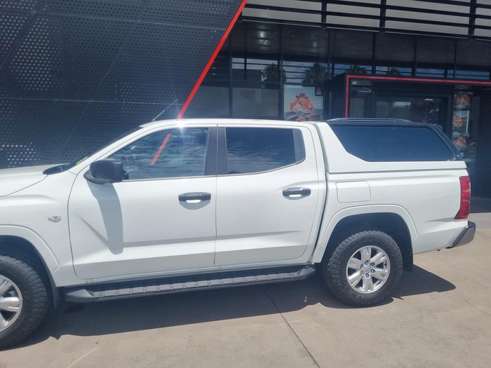 2025 Mitsubishi Triton GLX+