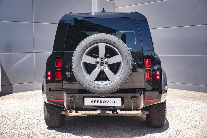 2025 Land Rover Defender 110 D350 X-Dynamic SE