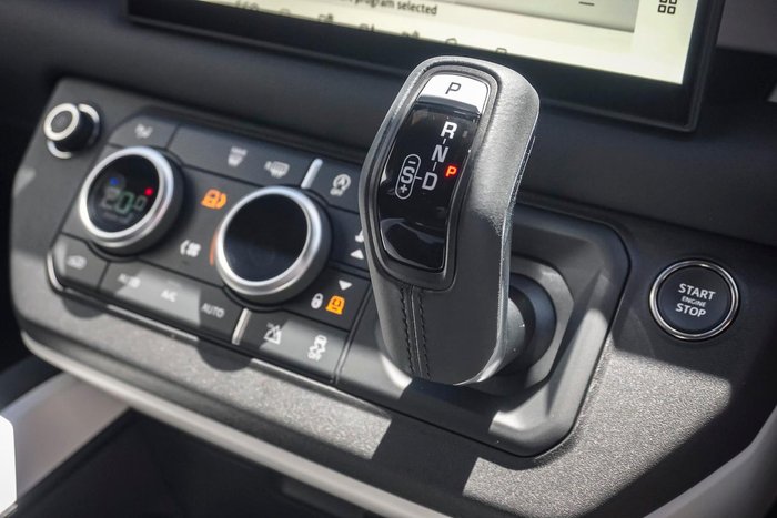 2025 Land Rover Defender 110 D350 X-Dynamic SE