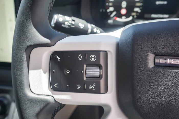 2025 Land Rover Defender 110 D350 X-Dynamic SE