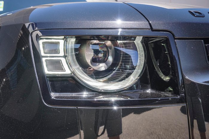 2025 Land Rover Defender 110 D350 X-Dynamic SE