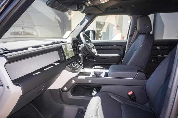 2025 Land Rover Defender 110 D350 X-Dynamic SE