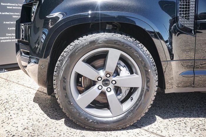 2025 Land Rover Defender 110 D350 X-Dynamic SE