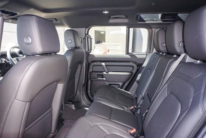 2025 Land Rover Defender 110 D350 X-Dynamic SE