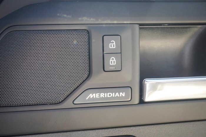 2025 Land Rover Defender 110 D350 X-Dynamic SE