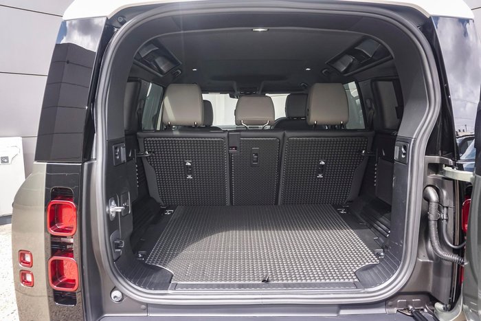 2025 Land Rover Defender 110 D250 S