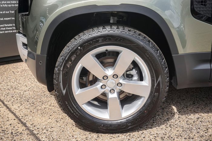 2025 Land Rover Defender 110 D250 S