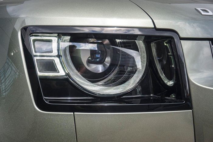 2025 Land Rover Defender 110 D250 S