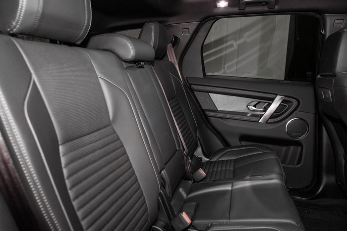 2025 Land Rover Discovery Sport P300e Dynamic SE