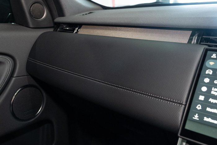 2025 Land Rover Discovery Sport P300e Dynamic SE