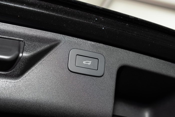 2025 Land Rover Discovery Sport P300e Dynamic SE