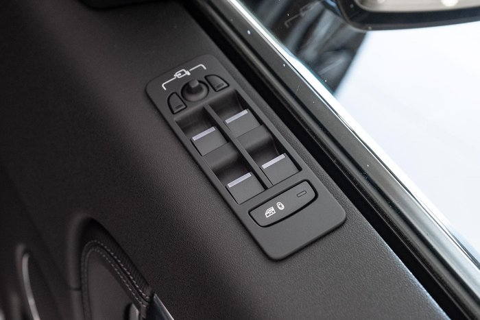 2025 Land Rover Discovery Sport P300e Dynamic SE