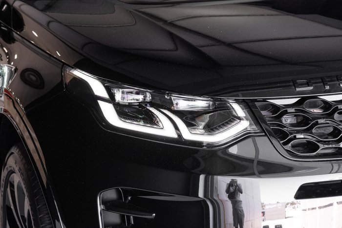 2025 Land Rover Discovery Sport P300e Dynamic SE