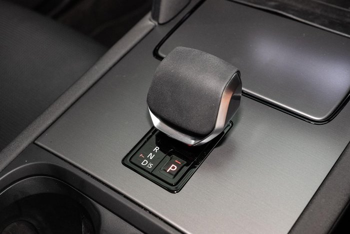 2025 Land Rover Discovery Sport P300e Dynamic SE