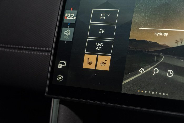 2025 Land Rover Discovery Sport P300e Dynamic SE