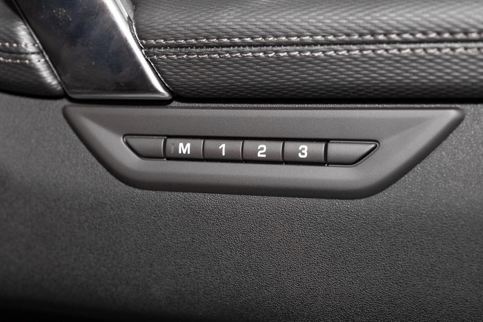 2025 Land Rover Discovery Sport P300e Dynamic SE