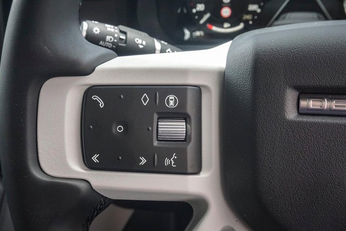 2025 Land Rover Defender 110 D350 X-Dynamic SE