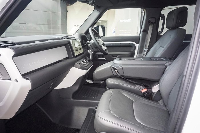 2025 Land Rover Defender 110 D350 X-Dynamic SE