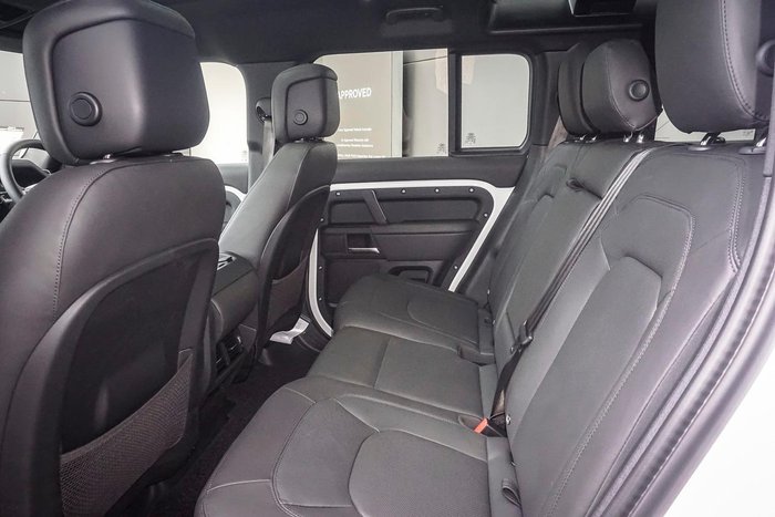 2025 Land Rover Defender 110 D350 X-Dynamic SE