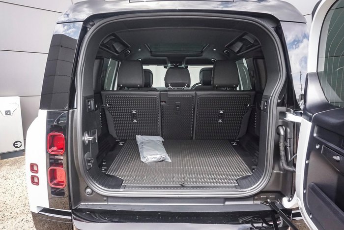 2025 Land Rover Defender 110 D350 X-Dynamic SE