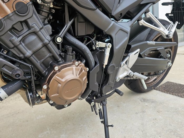 2024 Honda CB650RAC Red