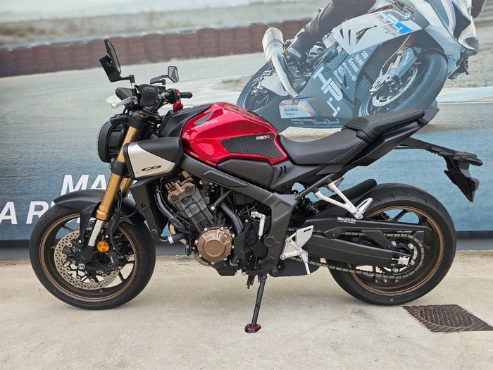 2024 Honda CB650RAC Red